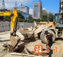 男生的小鸡鸡插进女生的大屁股里视频高温下的坚守｜道路建设者用汗水铺就畅通路